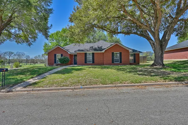 2401 Oakwood Drive, Brenham, TX 77833