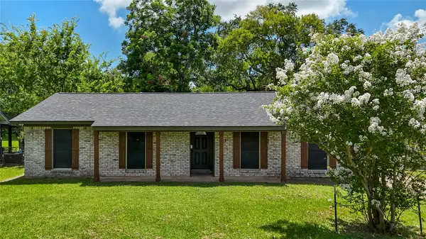 117 Cannon Street, Clute, TX 77531