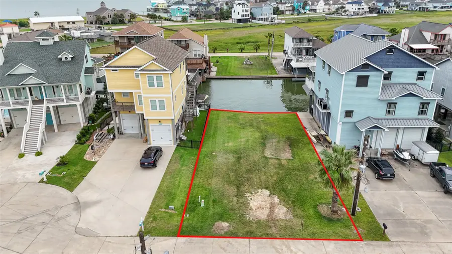 413 Amanda Circle, Tiki Island, TX 77554 - Image #2