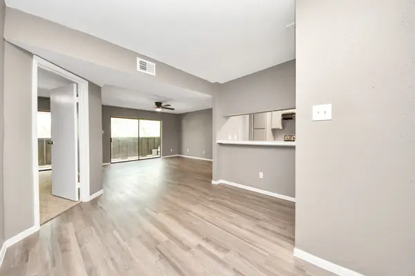 3105 Walnut Bend Ln #32, Houston, TX 77042