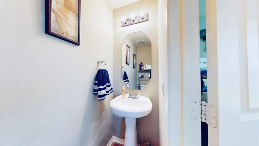 213 Drake Run Lane, Dickinson, TX 77539 - Image #3