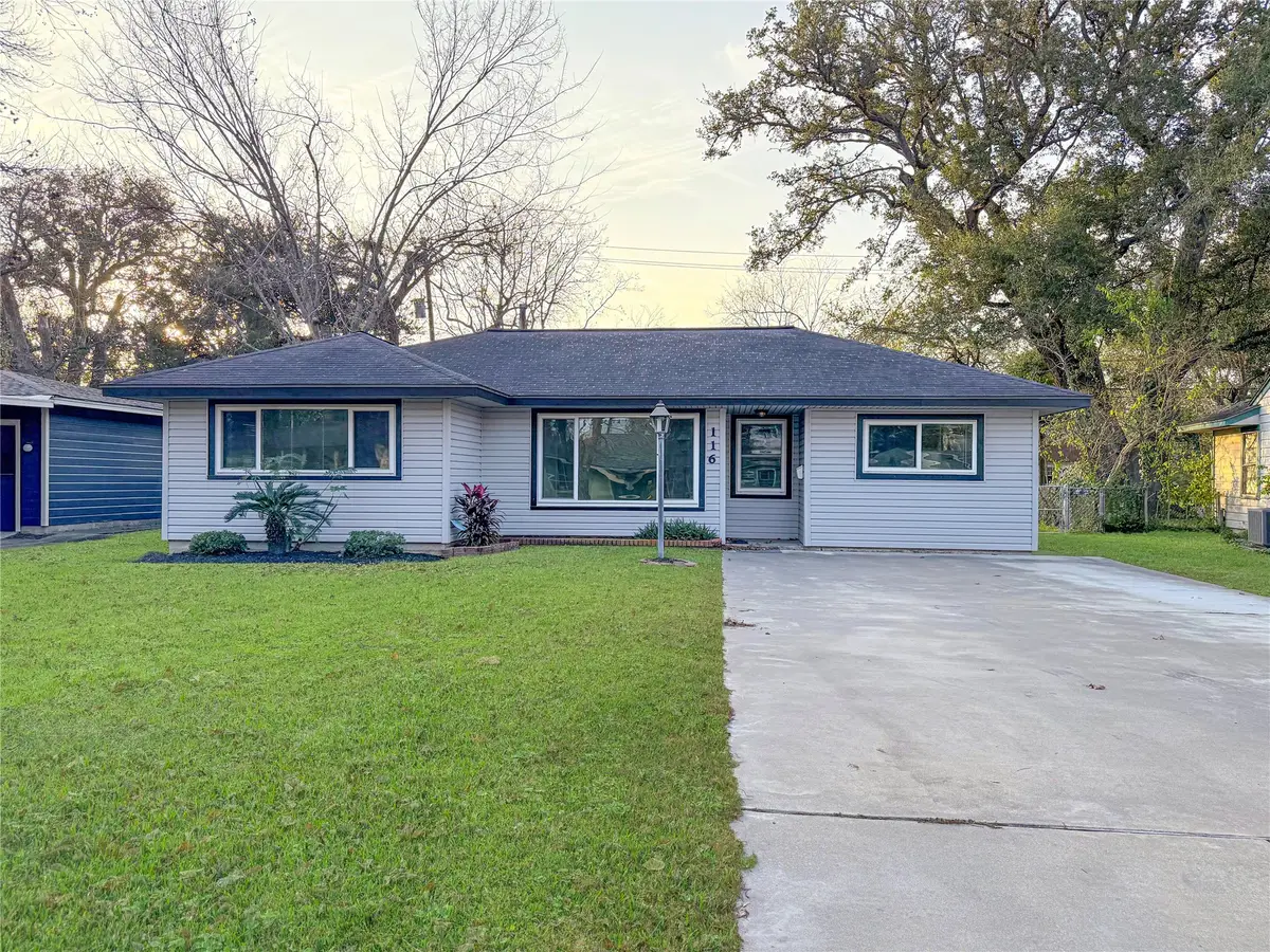 116 Cypress Street, Lake Jackson, TX 77566 - Image #1