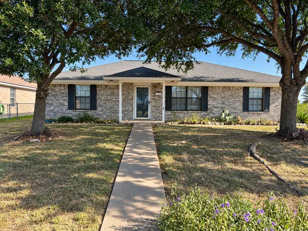 111 Larabie Cove, Giddings, TX 78942