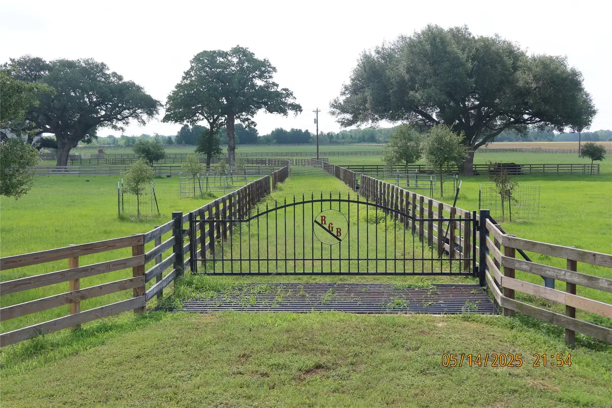 66 County Road 77d, Schulenburg, TX 78956 - Image #1