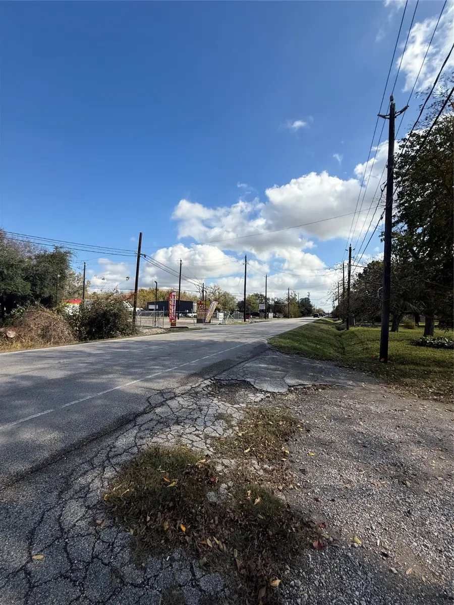 1509 W Cedar Bayou Lynchburg Road, Baytown, TX 77521 - Image #3