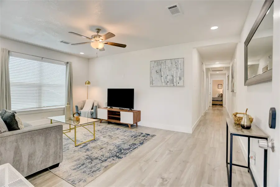 304 Eastwood Street #A/B, Houston, TX 77011 - Image #3