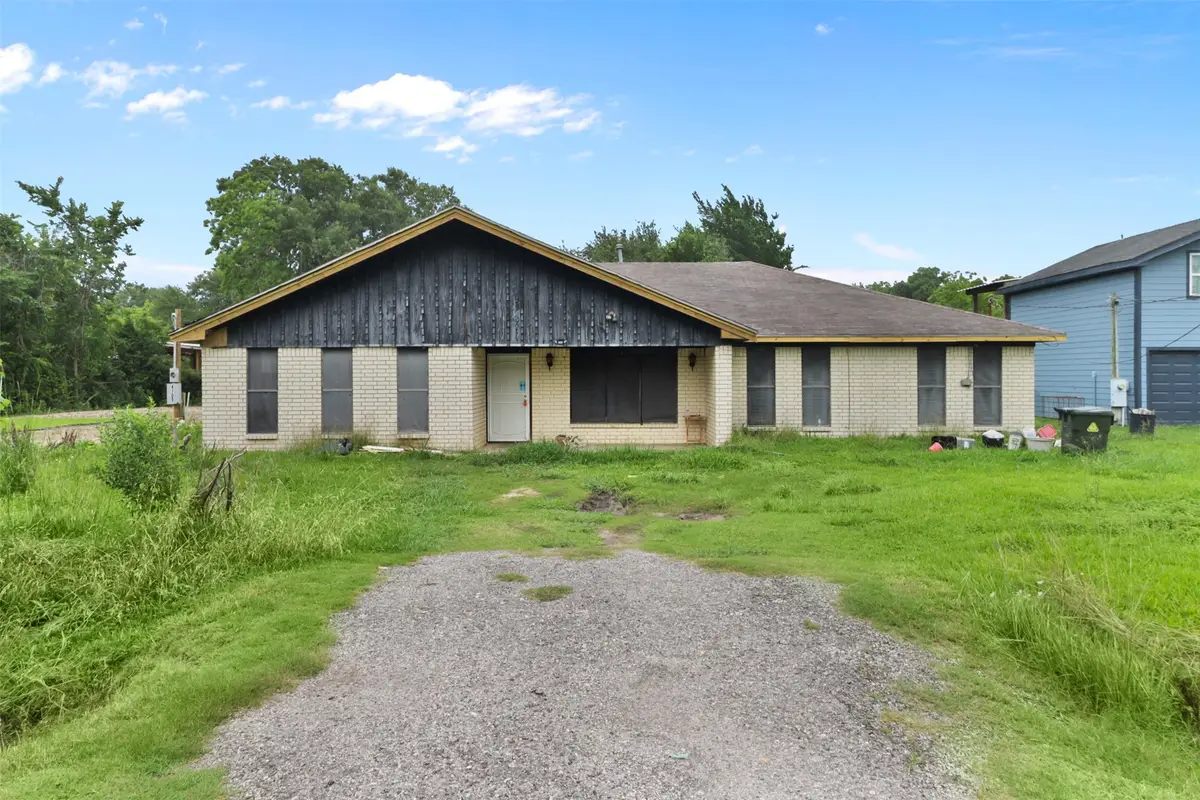 4717 17th Street, Bacliff, TX 77518 - #1