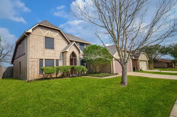 15911 Surrey Woods Drive, Friendswood, TX 77546