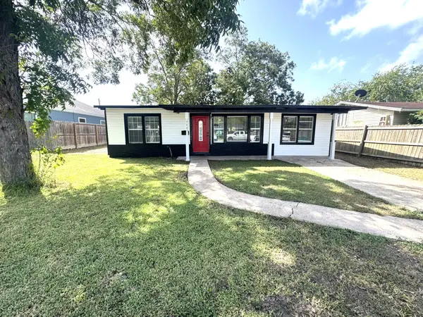 3007 Meadowlane Street, Victoria, TX 77901