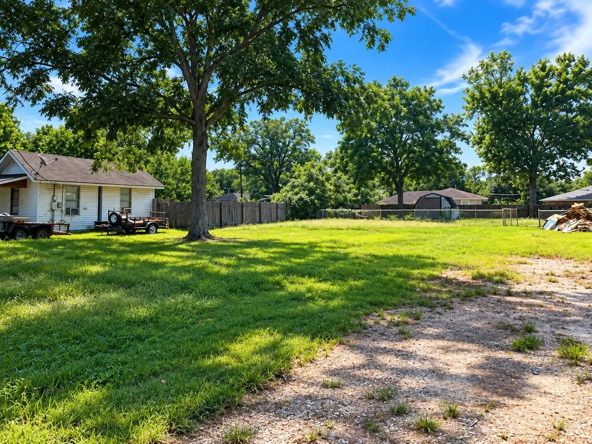 000 E Southland Avenue, Alvin, TX 77511 - #1
