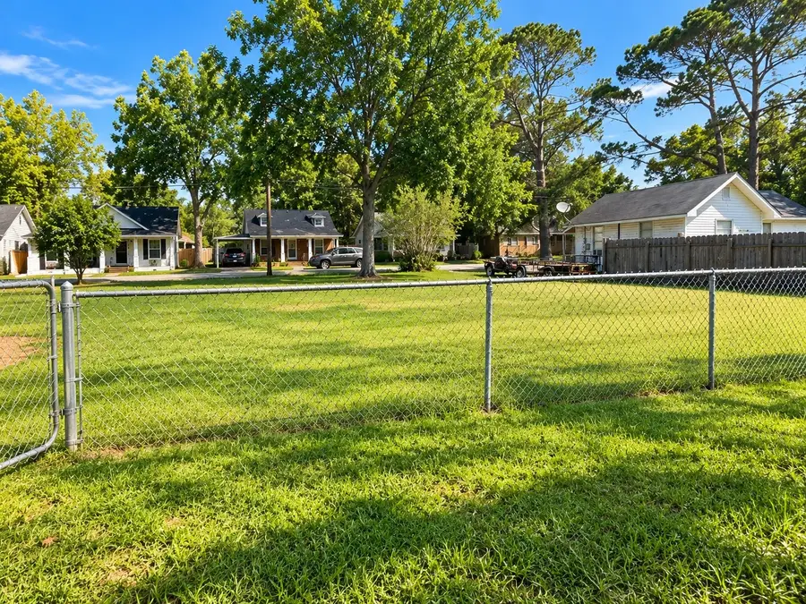 000 E Southland Avenue, Alvin, TX 77511 - #2