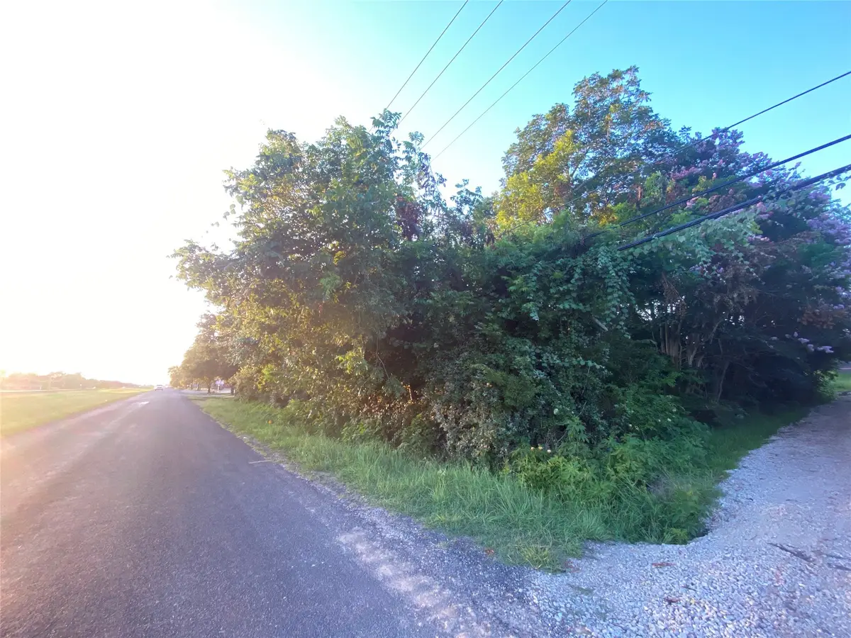 202 N Oak Street, Texas City, TX 77591 - Image #1