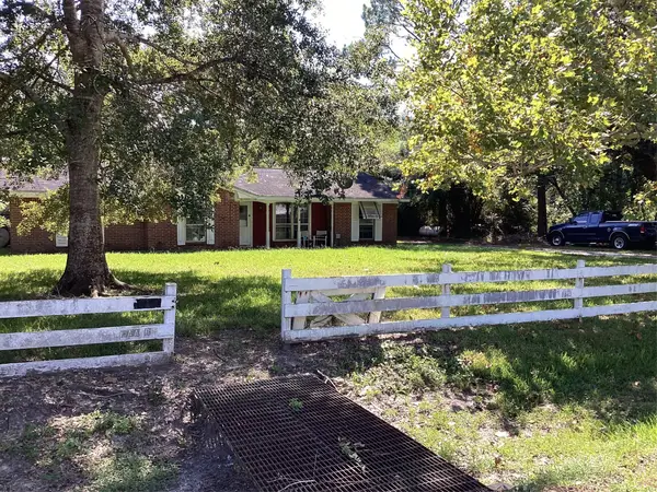 17503 Algoa Road, Alvin, TX 77511