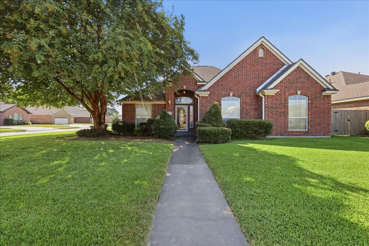 2831 Meadowbrook Lane, Port Neches, TX 77651 - #1
