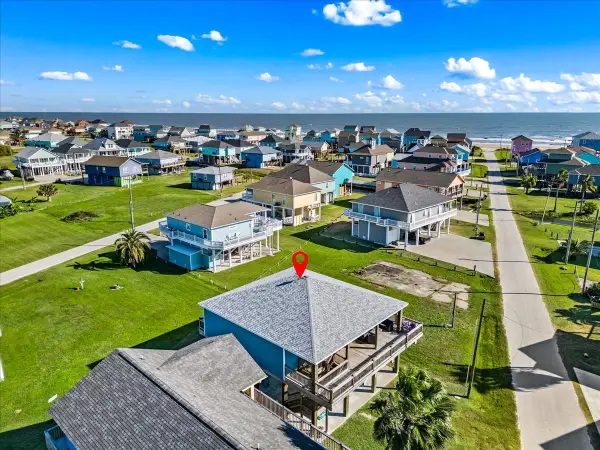 940 Driftwood Drive, Crystal Beach, TX 77650