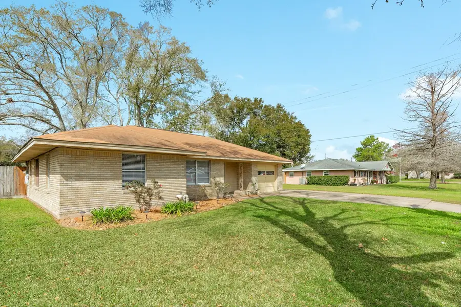 2109 N Tinsley Street, Angleton, TX 77515 - #2