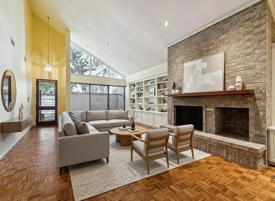 10 S Briar Hollow Lane #90, Houston, TX 77027 - #3