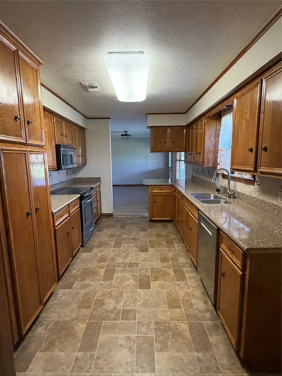 1887 Eastridge Lane, Madisonville, TX 77864 - Image #2