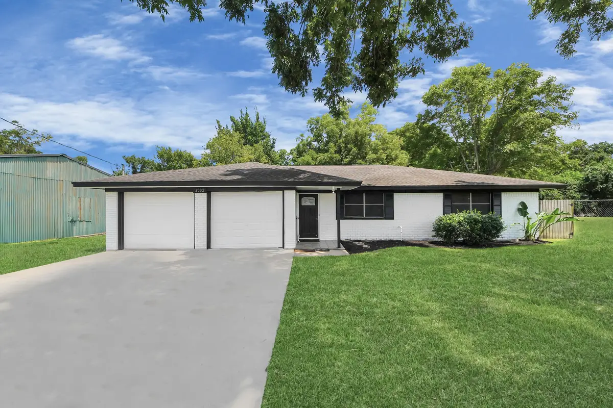 2002 W Highway 6, Alvin, TX 77511 - Image #1