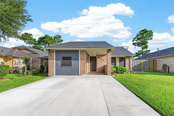 3811 Suttonford Drive, Houston, TX 77066