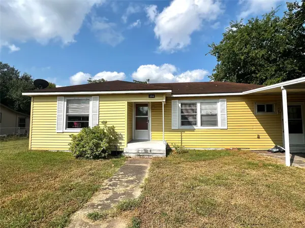 104 Draper Street, Columbus, TX 78934