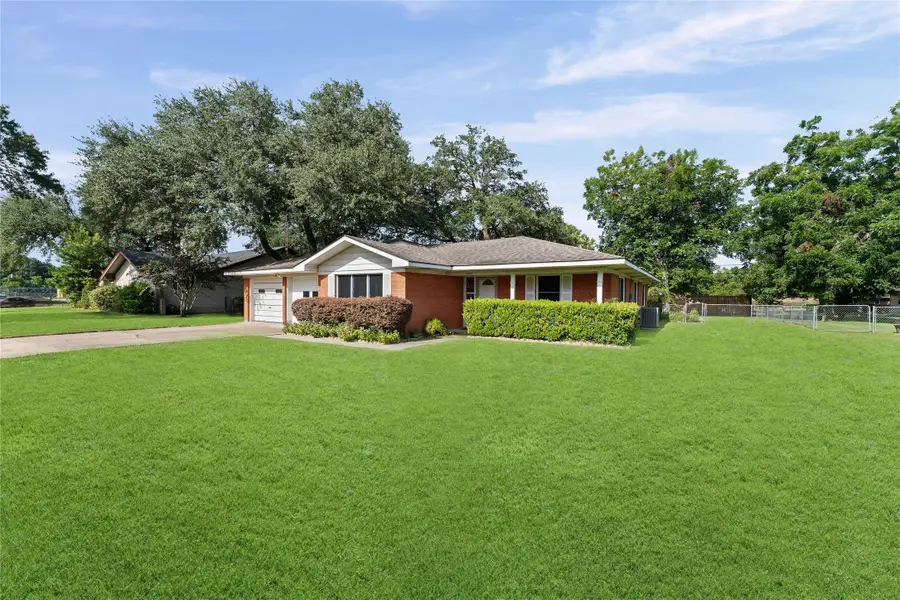 1005 N Fowlkes Street, Sealy, TX 77474 - #2