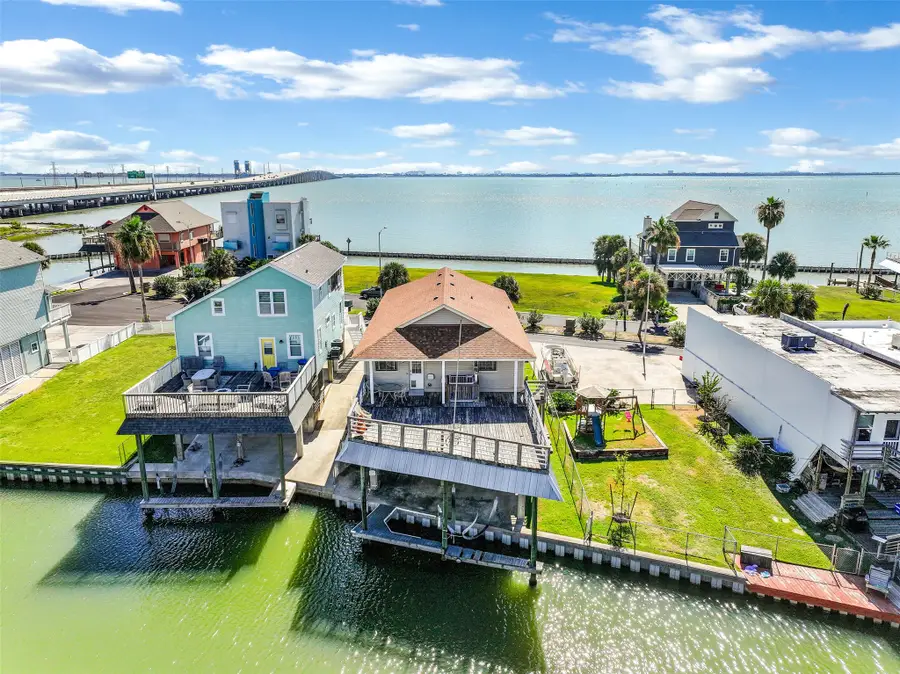 40 Harbor Circle, Tiki Island, TX 77554 - Image #3
