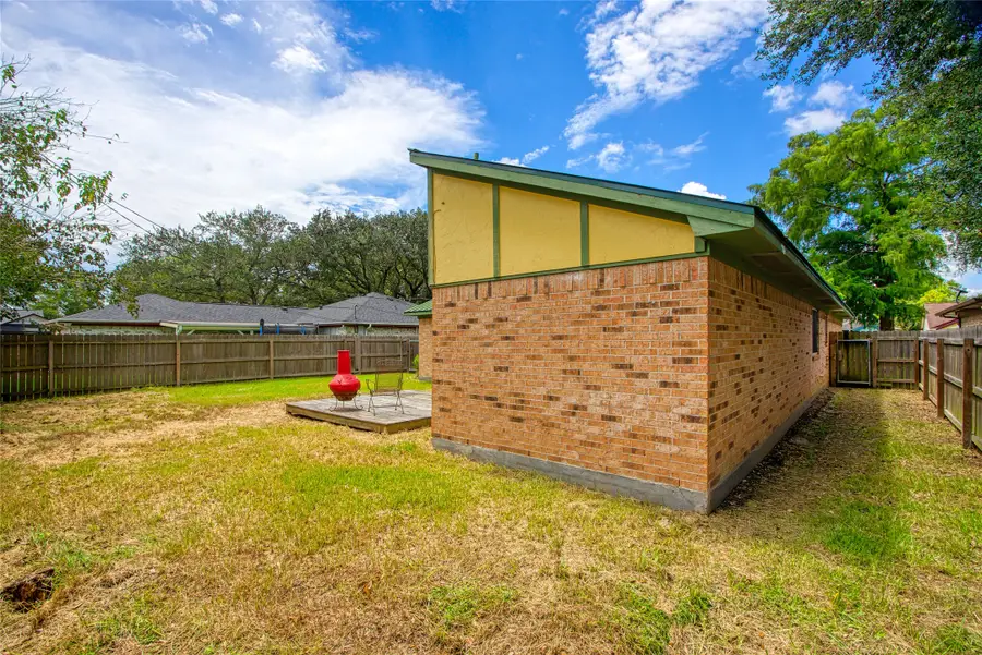 3122 Edgewood Drive, Dickinson, TX 77539 - Image #3