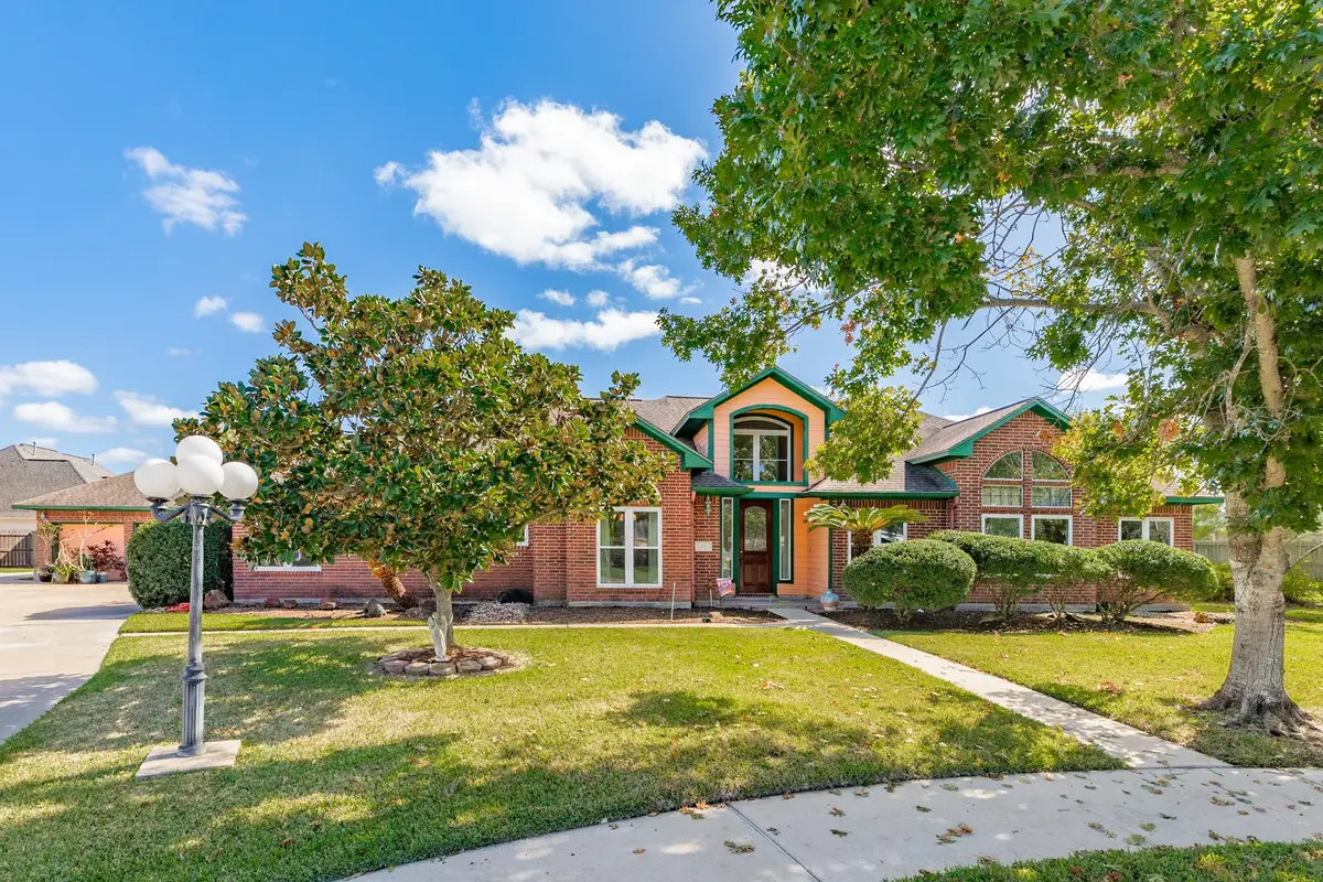 55 Mandevilla Court, Lake Jackson, TX 77566 - Image #1