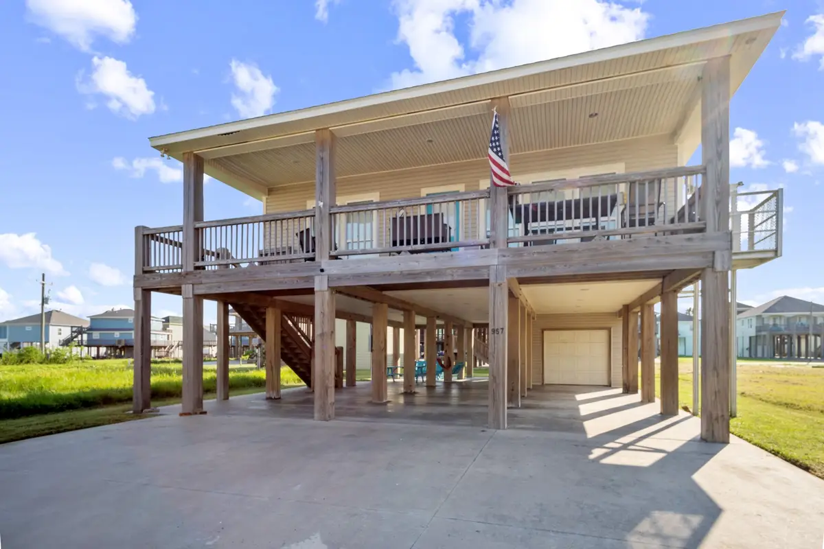 957 Fisherman Drive S, Crystal Beach, TX 77650 - #1