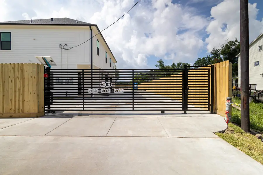 5036 Mallow Street, Houston, TX 77033 - Image #3