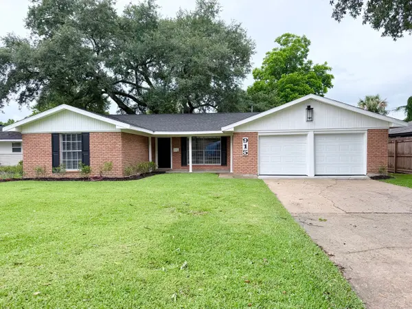 915 Circle Drive, Nederland, TX 77627