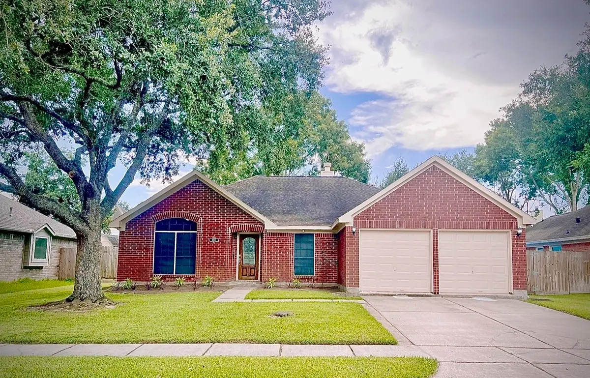 1806 Oak Wood Drive E, Pearland, TX 77581 - #1