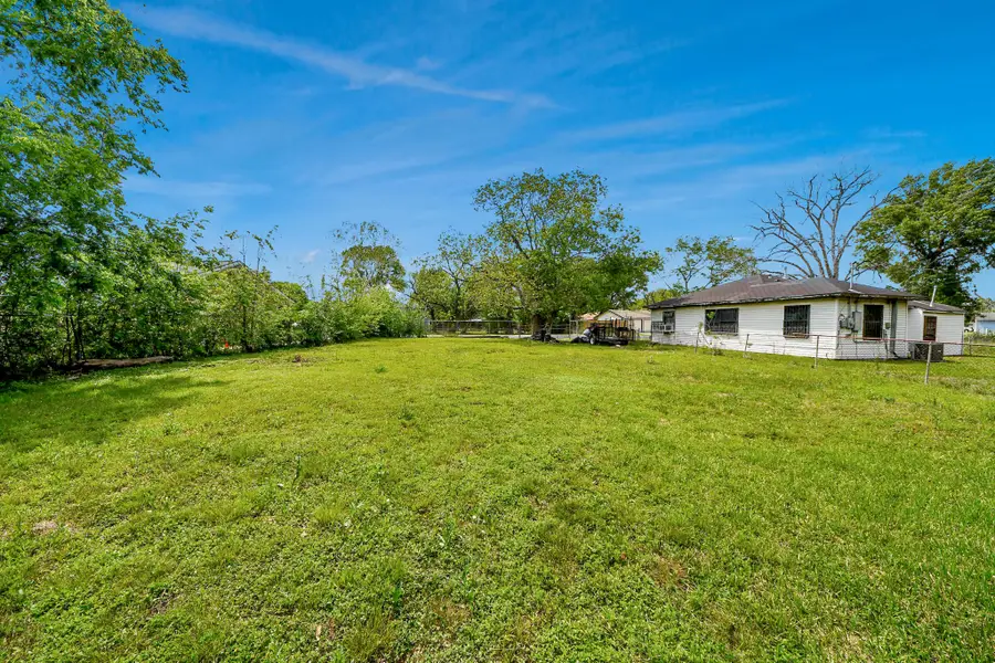 6711 Crestmont Street, Houston, TX 77033 - #2