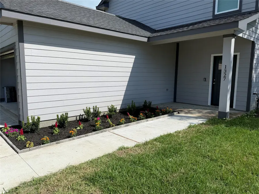 1327 5th Avenue N, Texas City, TX 77590 - Image #2