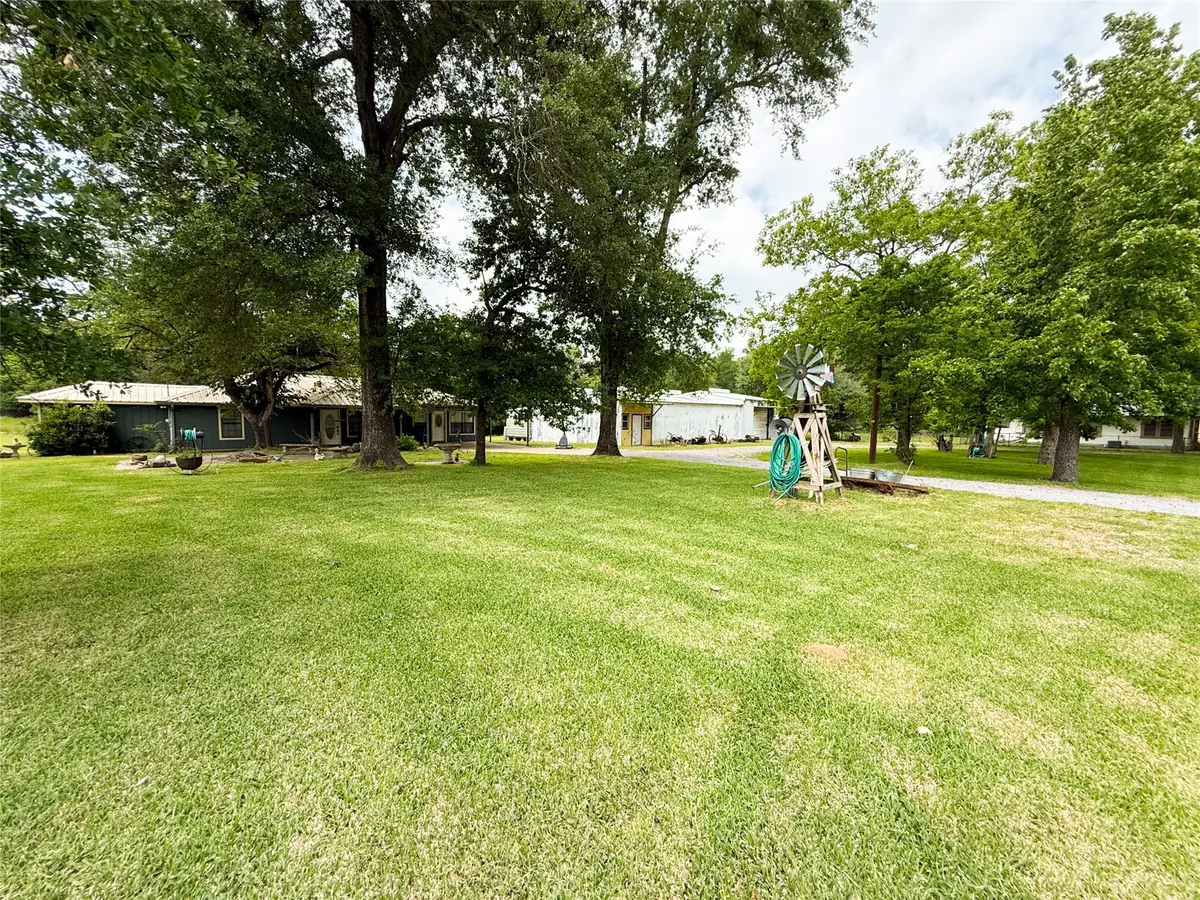708 W Railroad, Buffalo, TX 75831 - #1