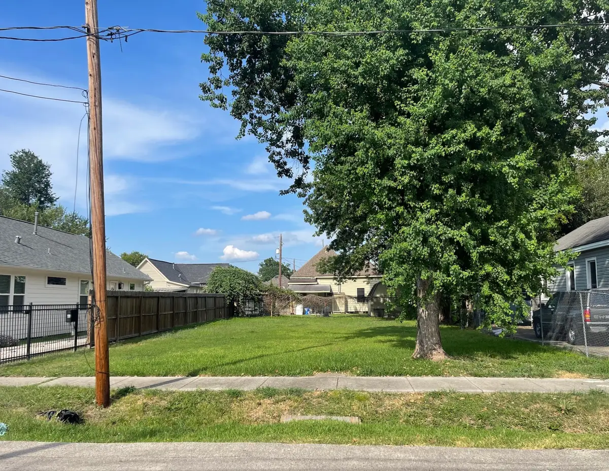 2114 Chestnut Street, Houston, TX 77009 - Image #1