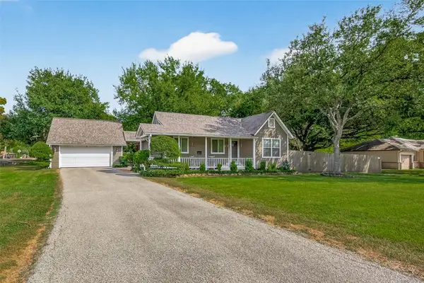 213 N 4th Street, Highlands, TX 77562