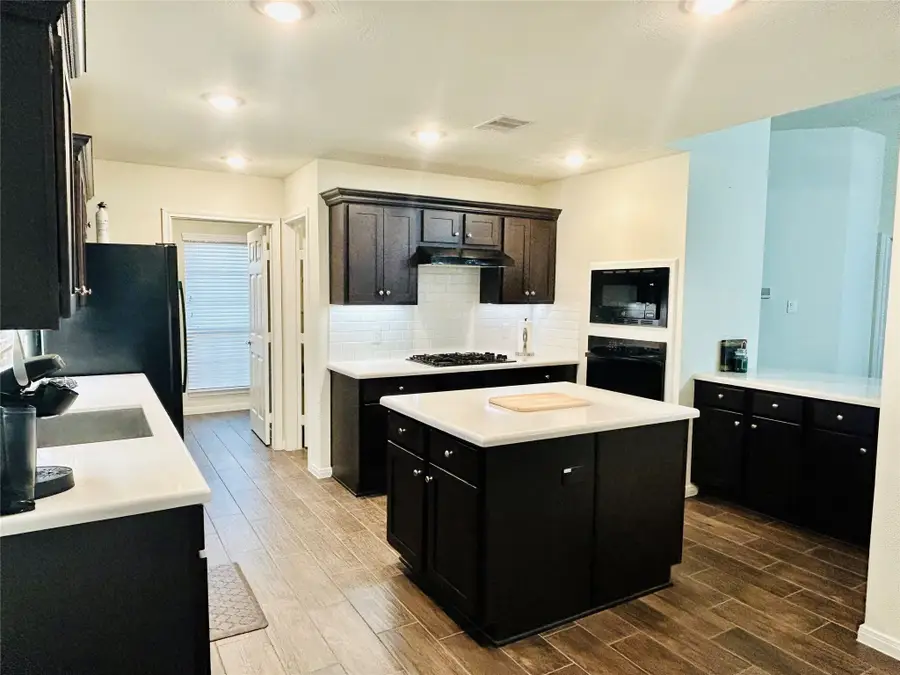 7114 Limestone Circle, Manvel, TX 77578 - Image #3