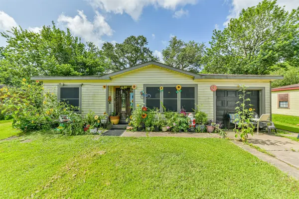 607 Honeysuckle Drive, La Marque, TX 77568