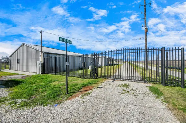 6611 Jacks Alley, Wallis, TX 77485