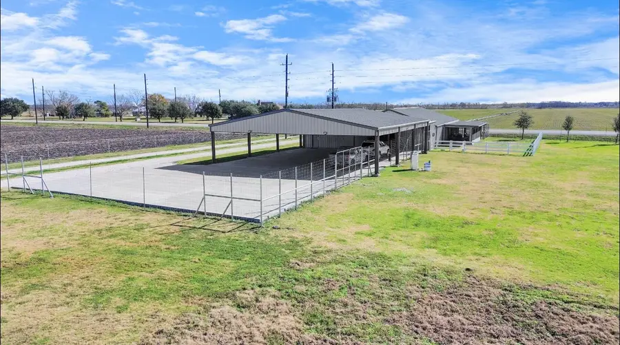 6611 Jacks Alley, Wallis, TX 77485 - Image #3