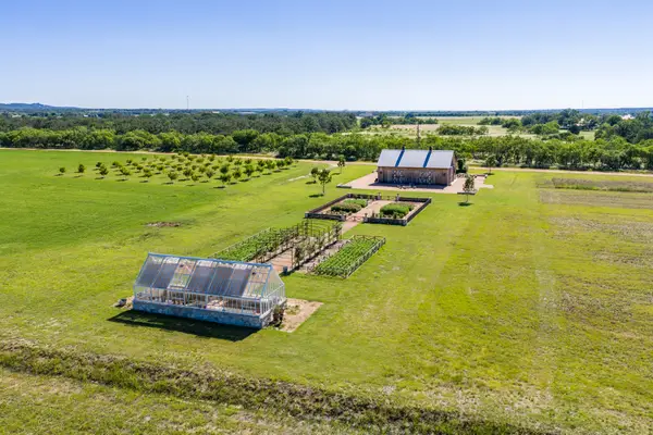 745 Dusty Farm Lane, Fredericksburg, TX 78624