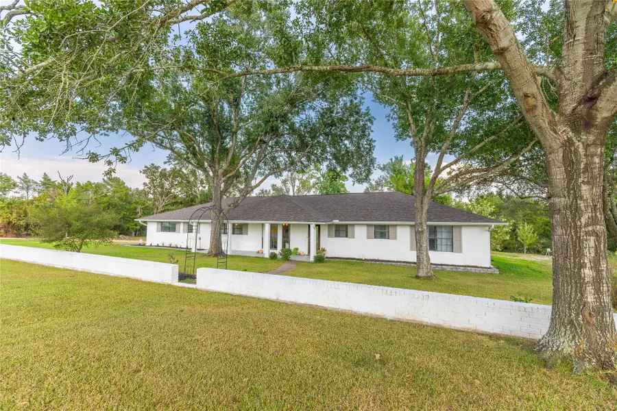 145 Camilla Circle, Bellville, TX 77418 - Image #2