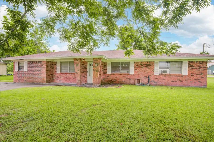 1421 N Avenue S, Freeport, TX 77541 - #2