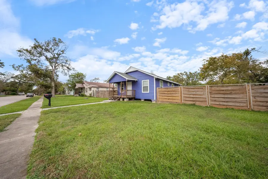 504 Stimpson Street, Baytown, TX 77520 - Image #2