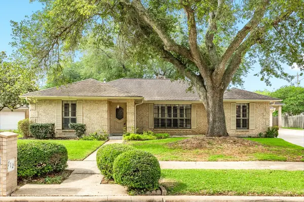 712 Browning Street, Angleton, TX 77515