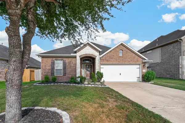 2115 Rolling Hills Drive, Pearland, TX 77581