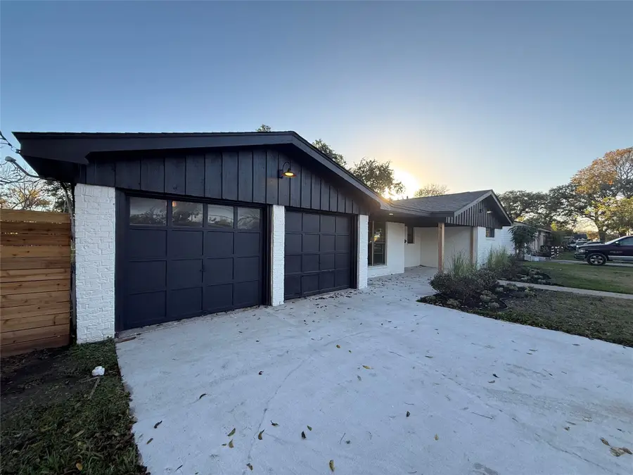 325 Hargett Street, Clute, TX 77531 - Image #2