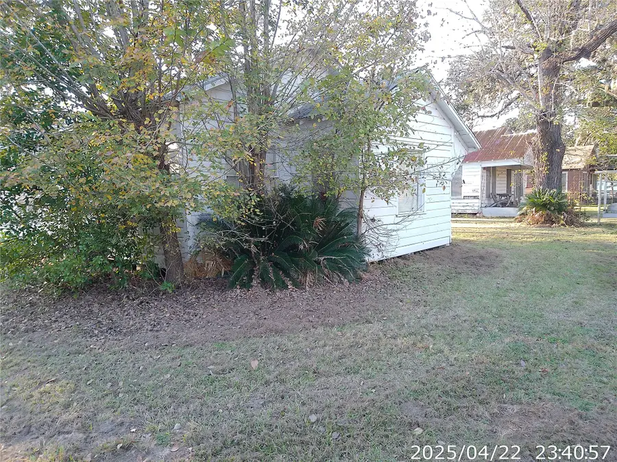 504 Camp Street, Alleyton, TX 78935 - #3